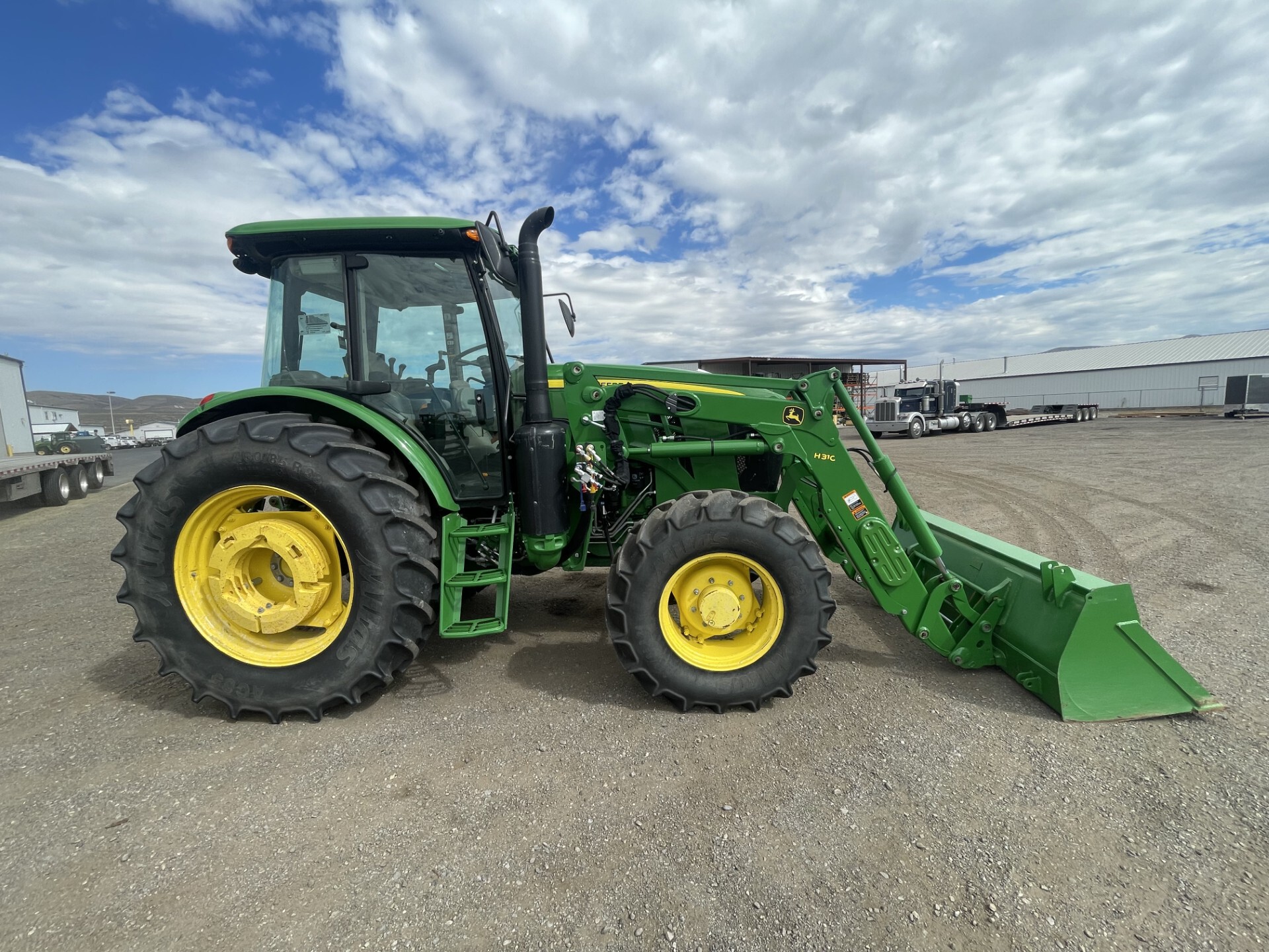 2023 John Deere 6120E Image 6