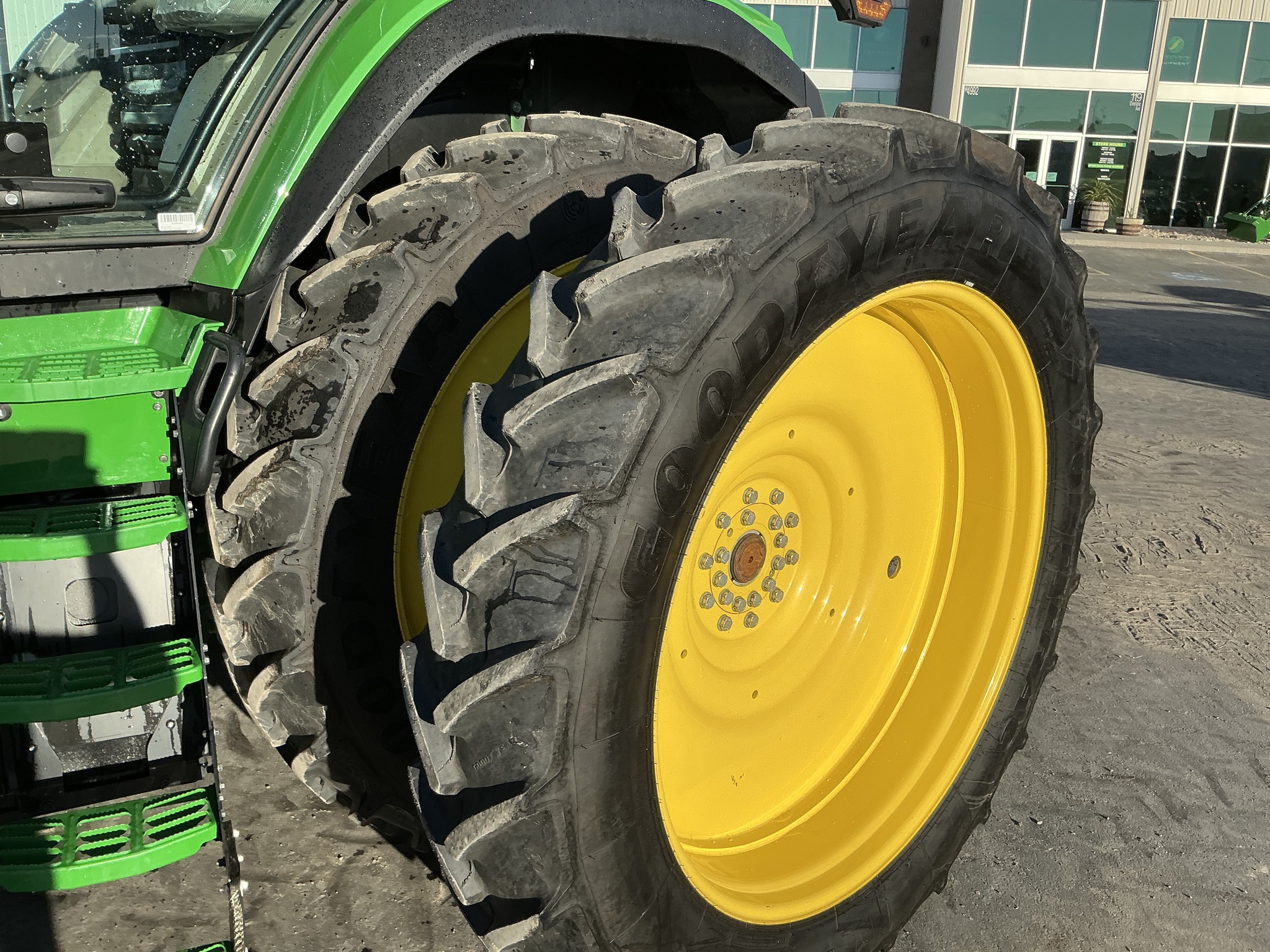 2023 John Deere 8R 310 Image 10