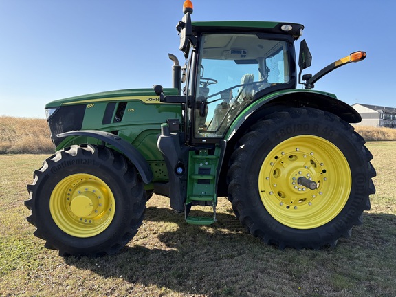  John Deere 6R 175