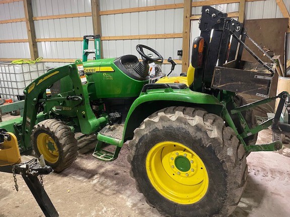 Photo of 2016 John Deere 3033R
