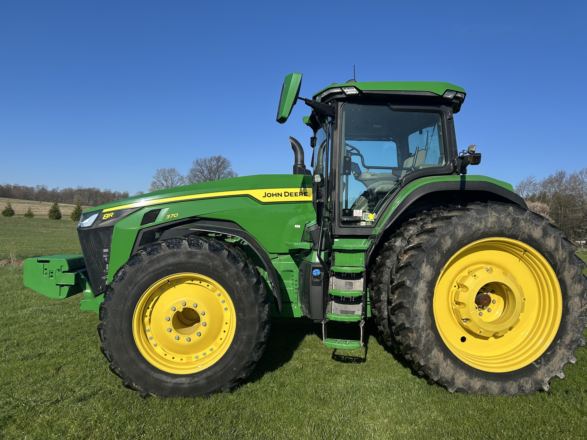 2023 John Deere 8R 370 Image 2