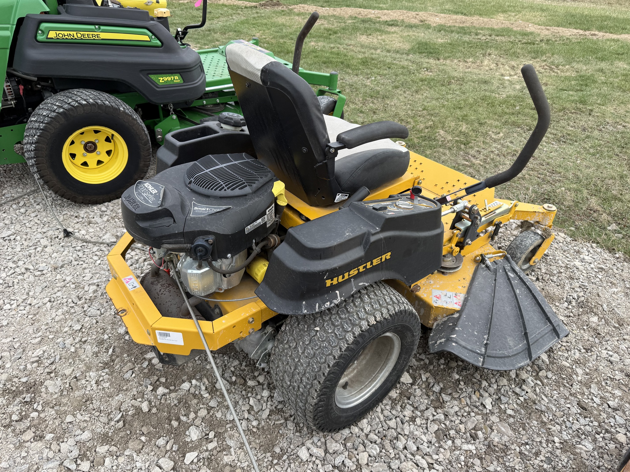 2016 Hustler Raptor FlipUp 25 Image 11