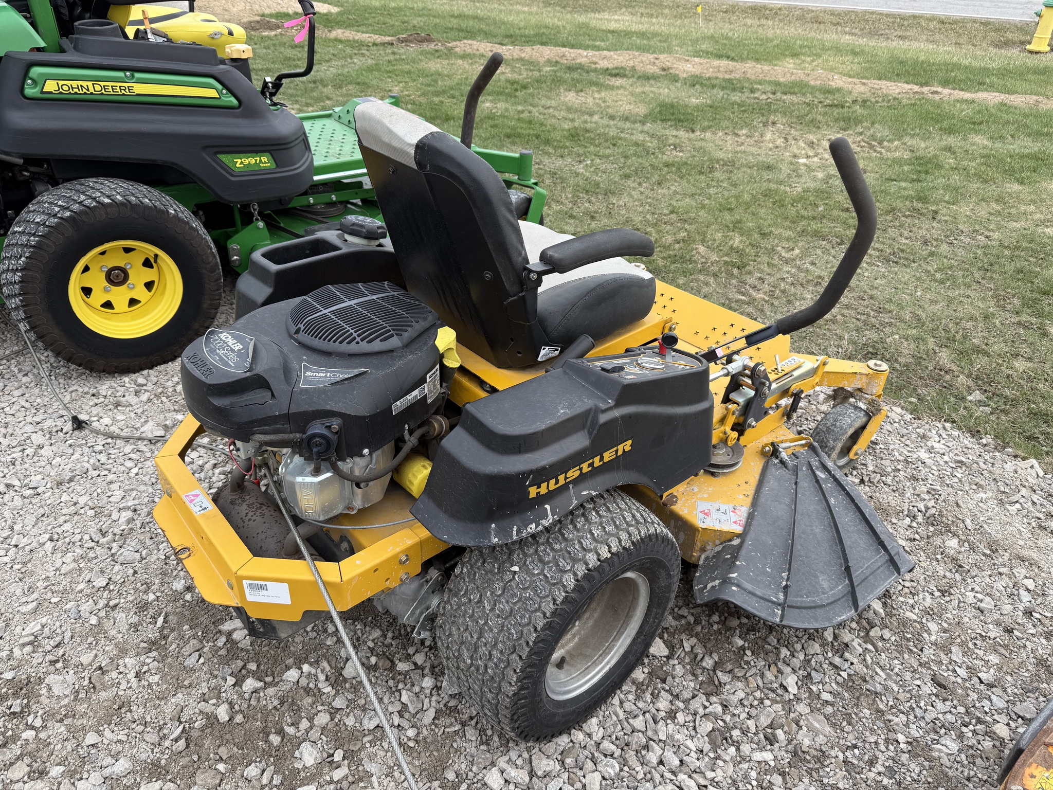 2016 Hustler Raptor FlipUp 25 Image 12