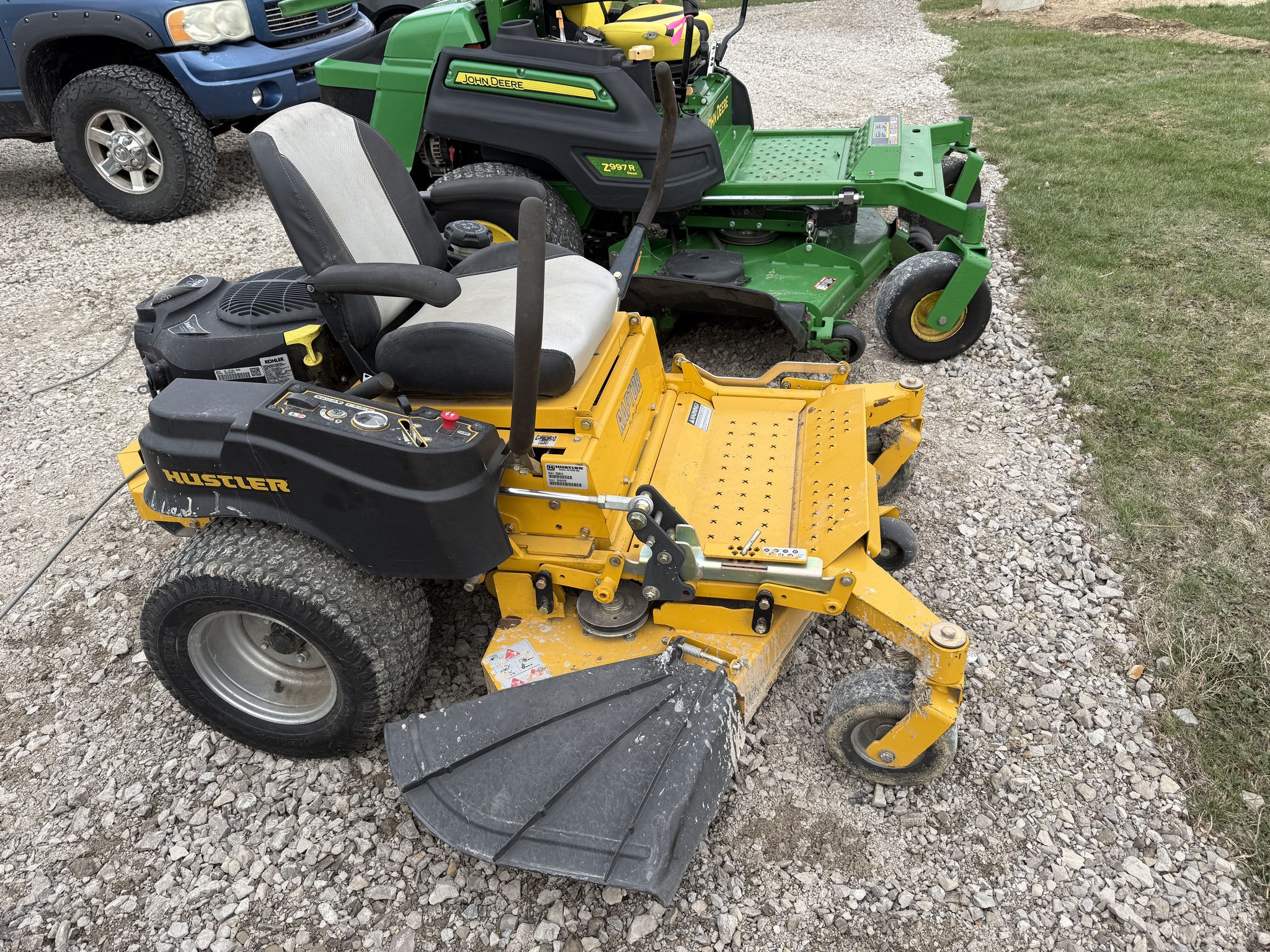 2016 Hustler Raptor FlipUp 25 Image 15