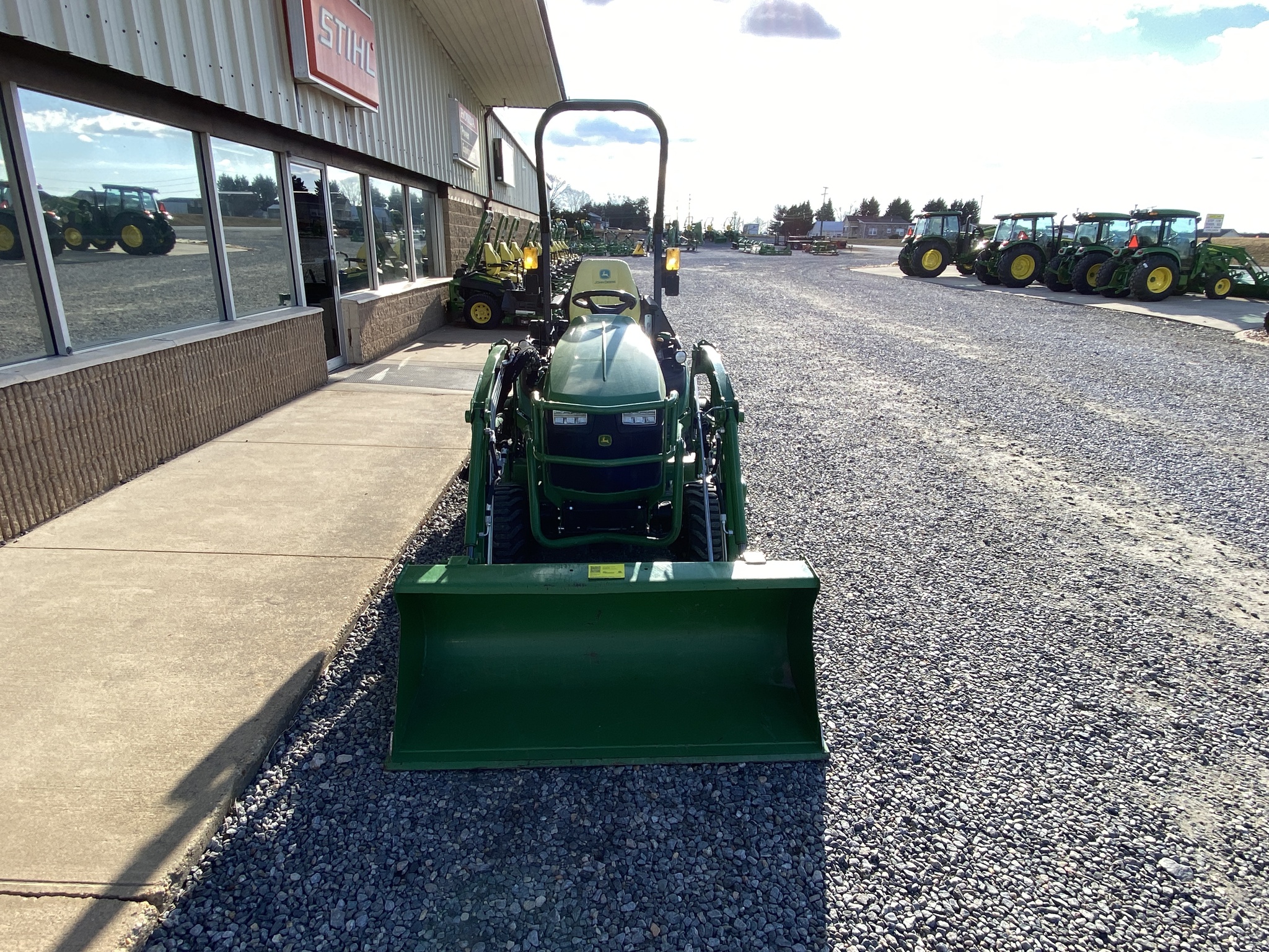 John Deere 1025R Image 2