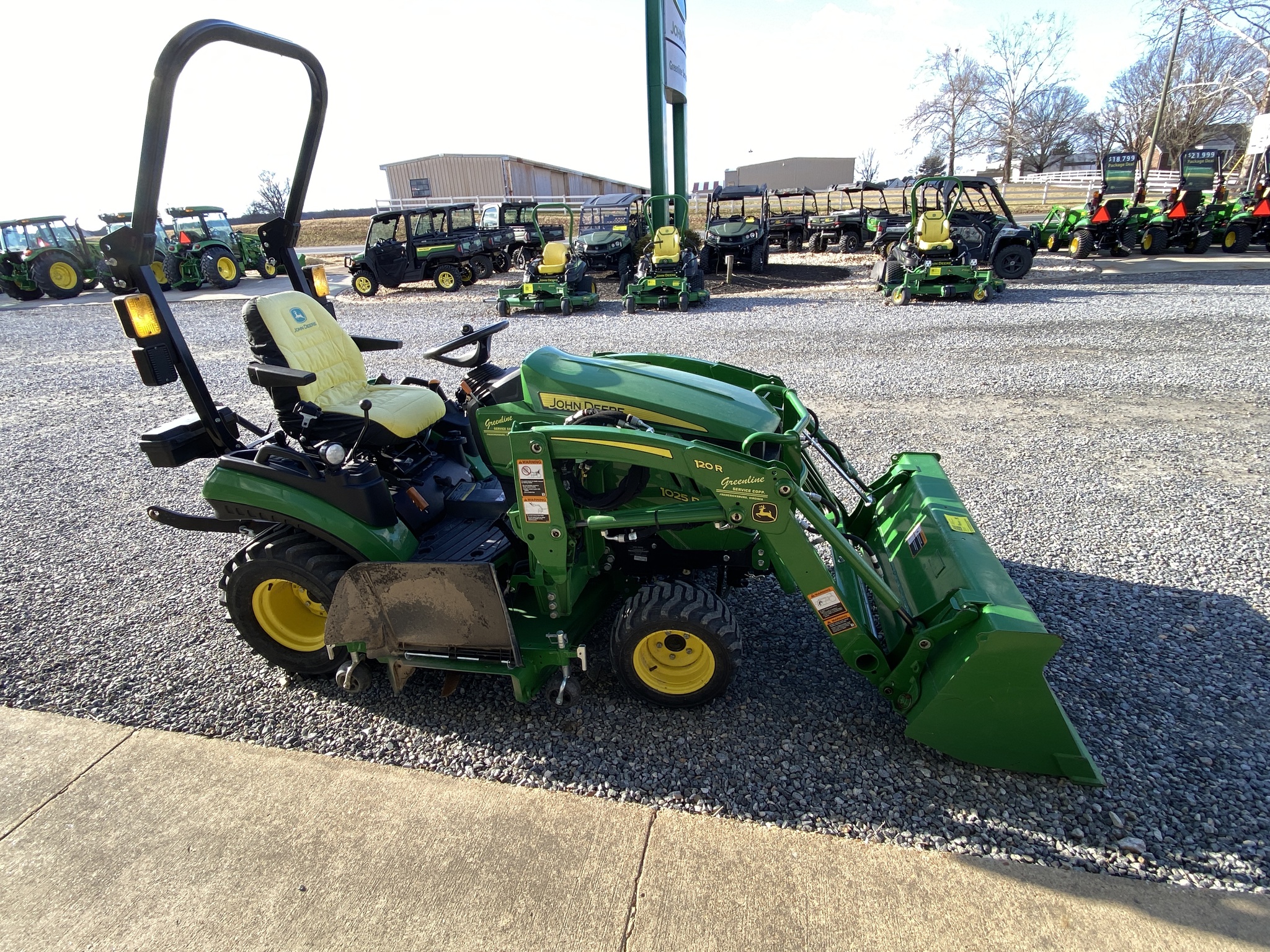 John Deere 1025R Image 3