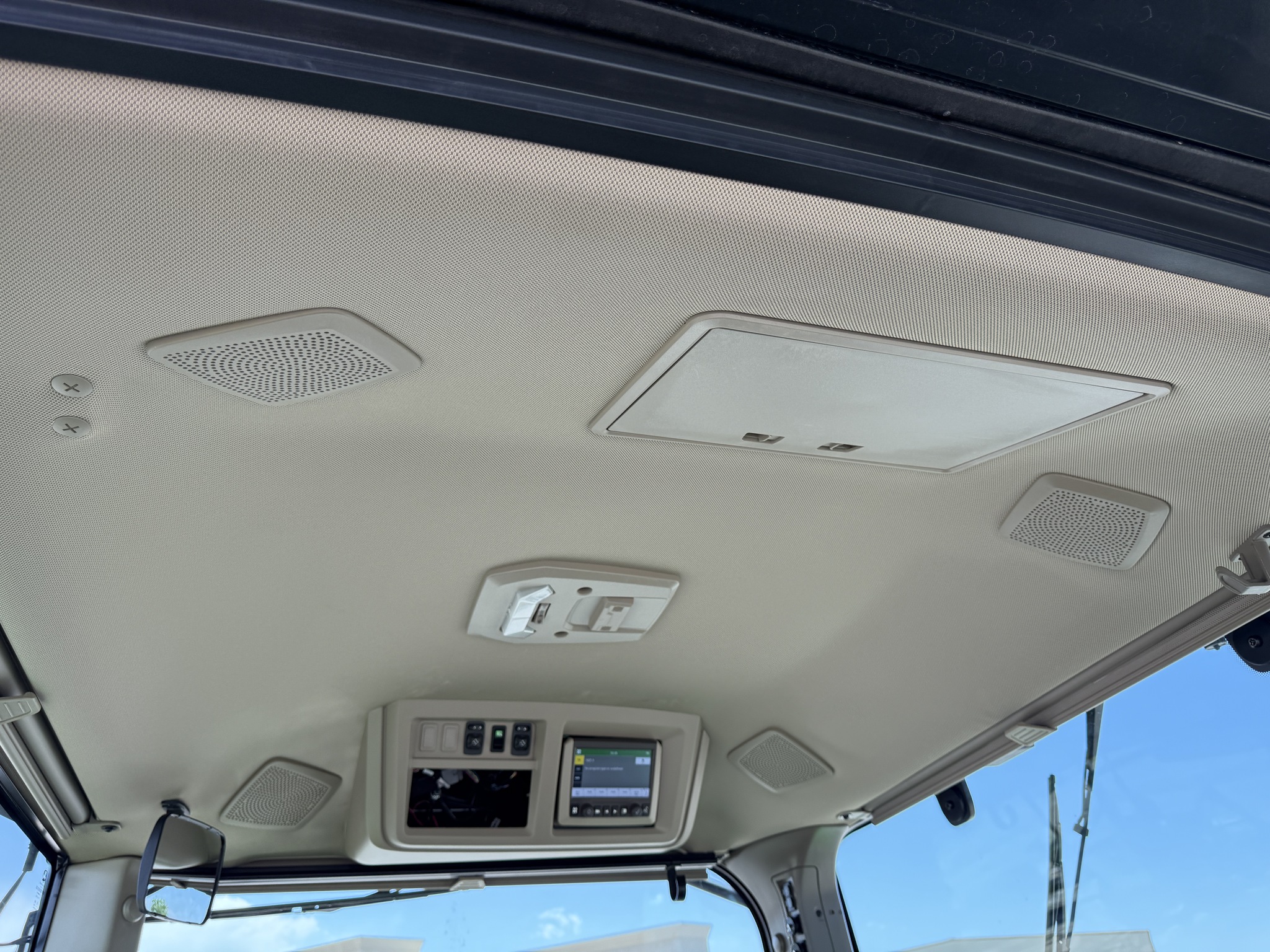 2024 John Deere 8R 340 Image 10