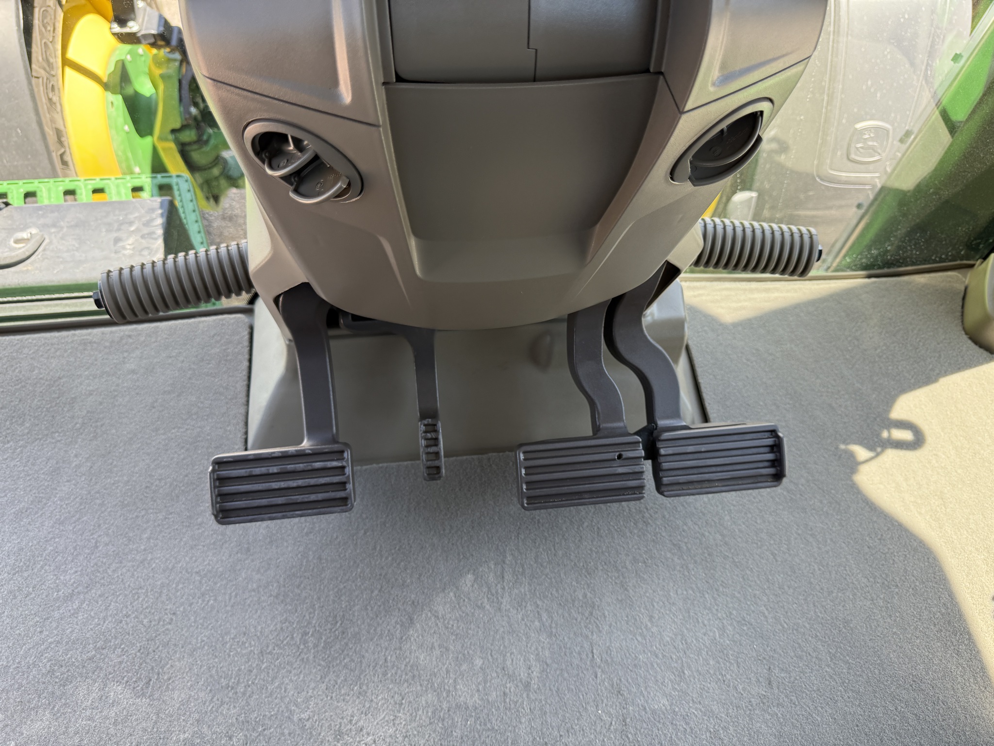 2024 John Deere 8R 340 Image 12