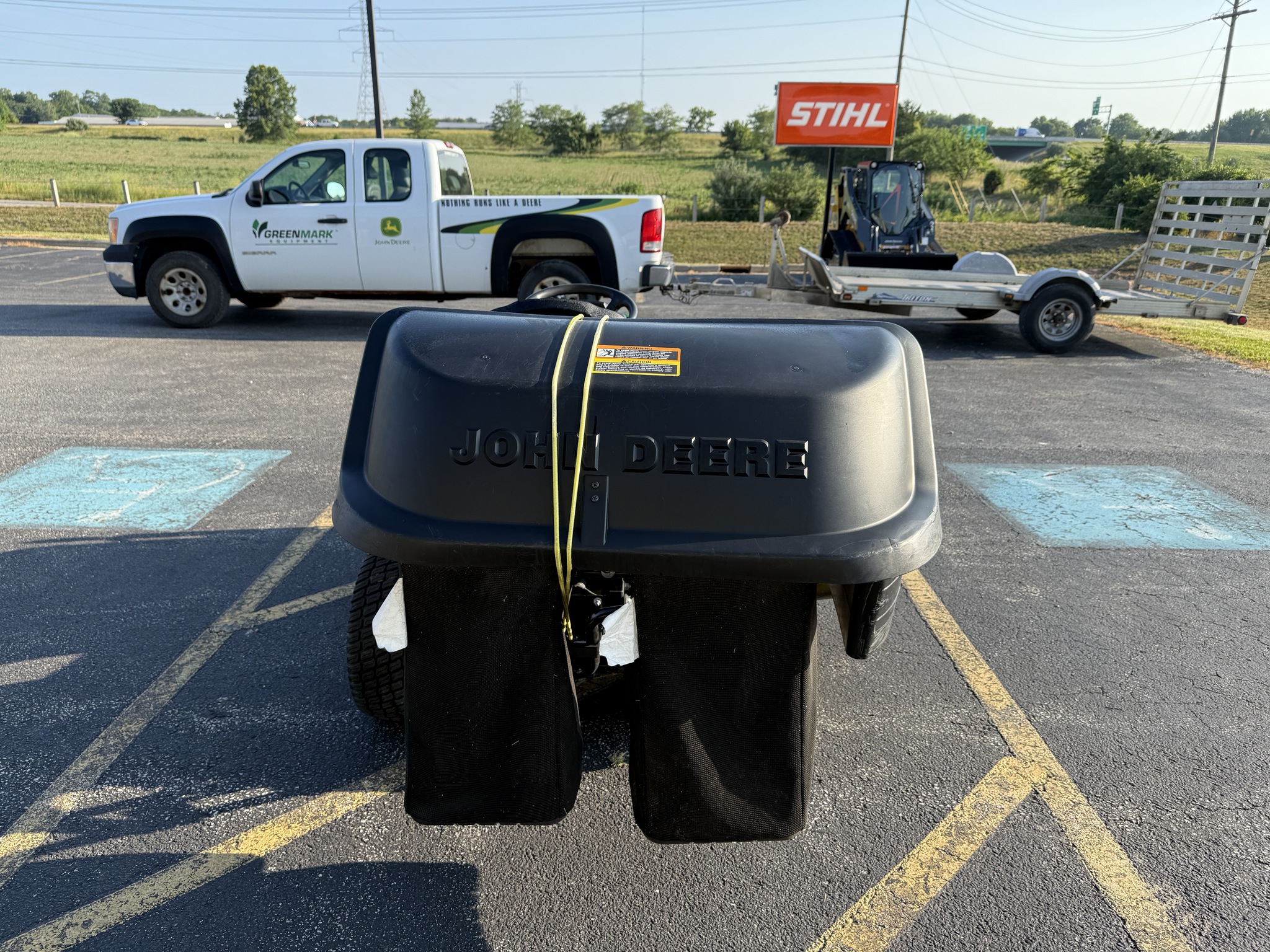 2020 John Deere X384 Image 4