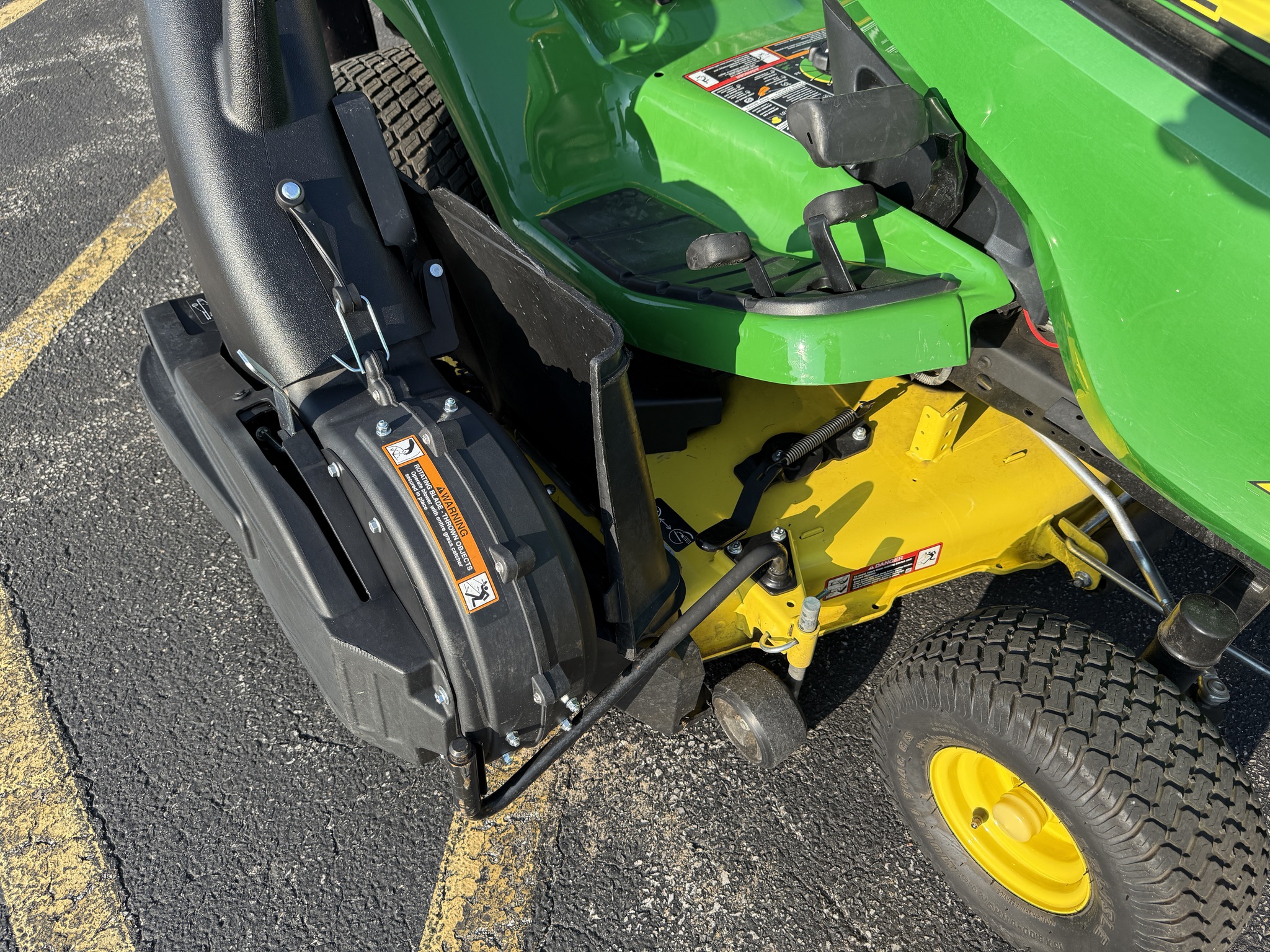 2020 John Deere X384 Image 10