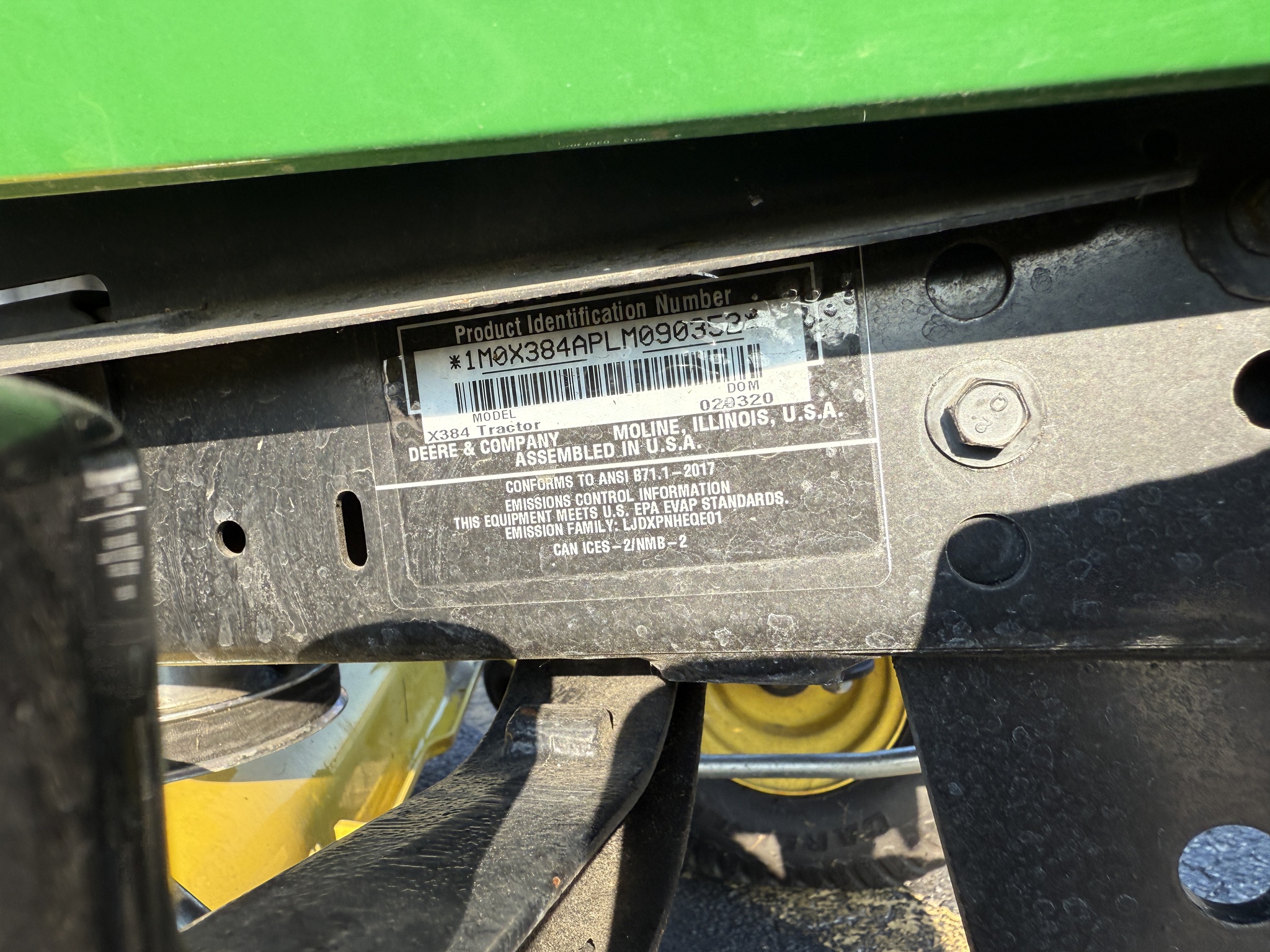 2020 John Deere X384 Image 13