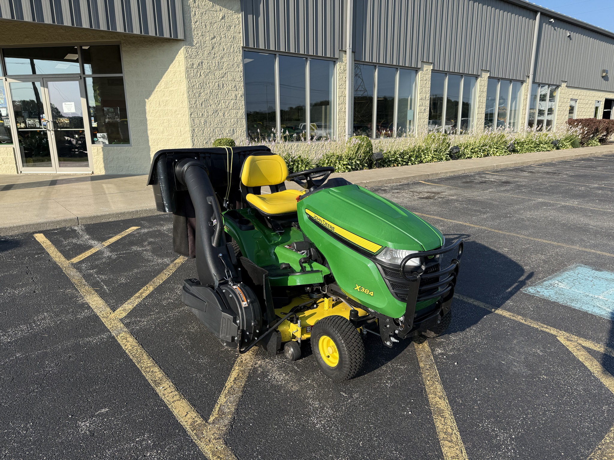 2020 John Deere X384 Image 1