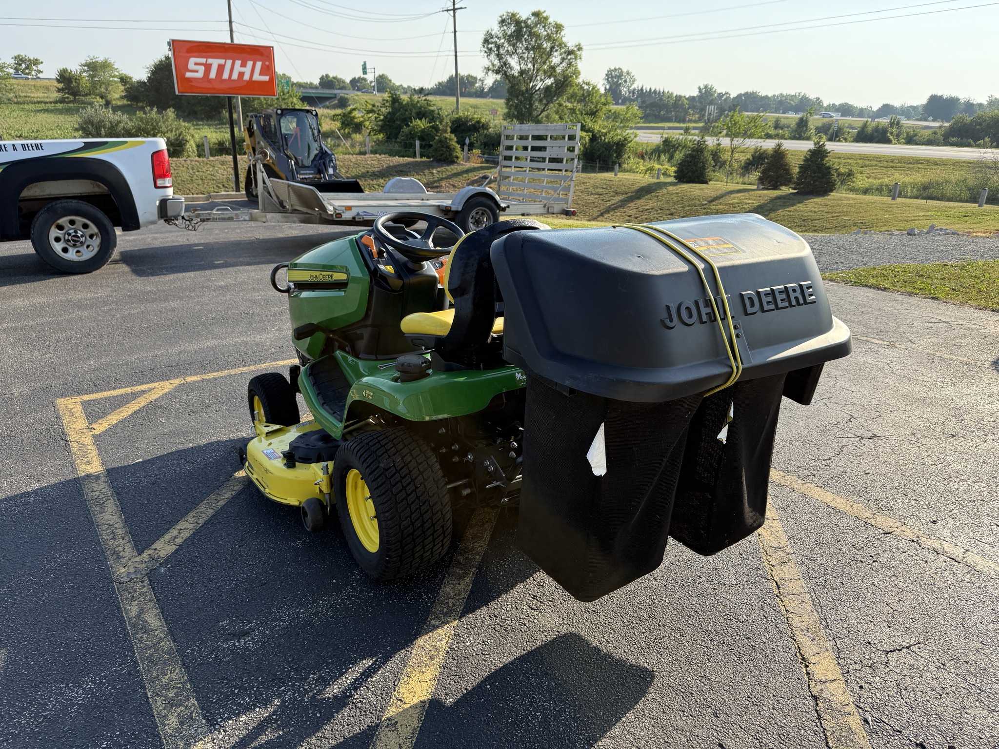 2020 John Deere X384 Image 5