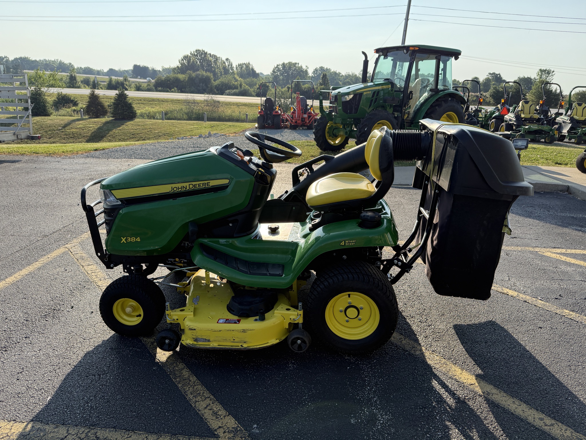 2020 John Deere X384 Image 6