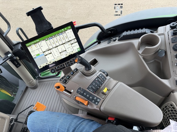 2025 John Deere 6R 165 - Photo33