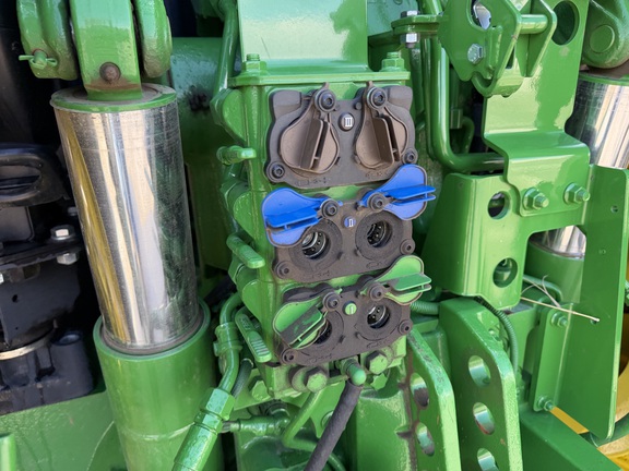 2025 John Deere 6R 165 - Photo24