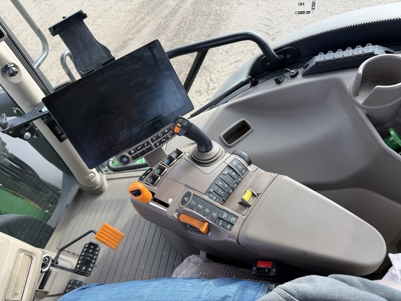 2025 John Deere 6R 165 - Photo32