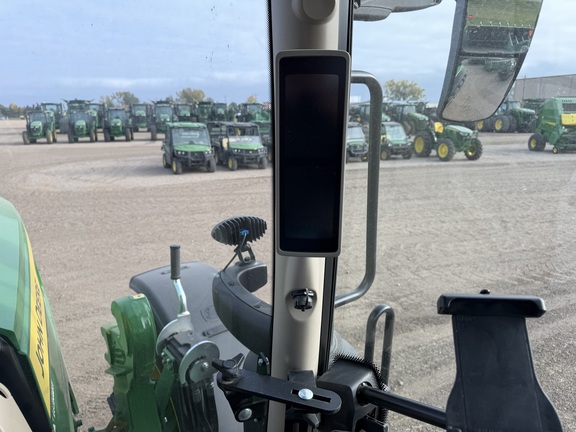 2025 John Deere 6R 165 - Photo33