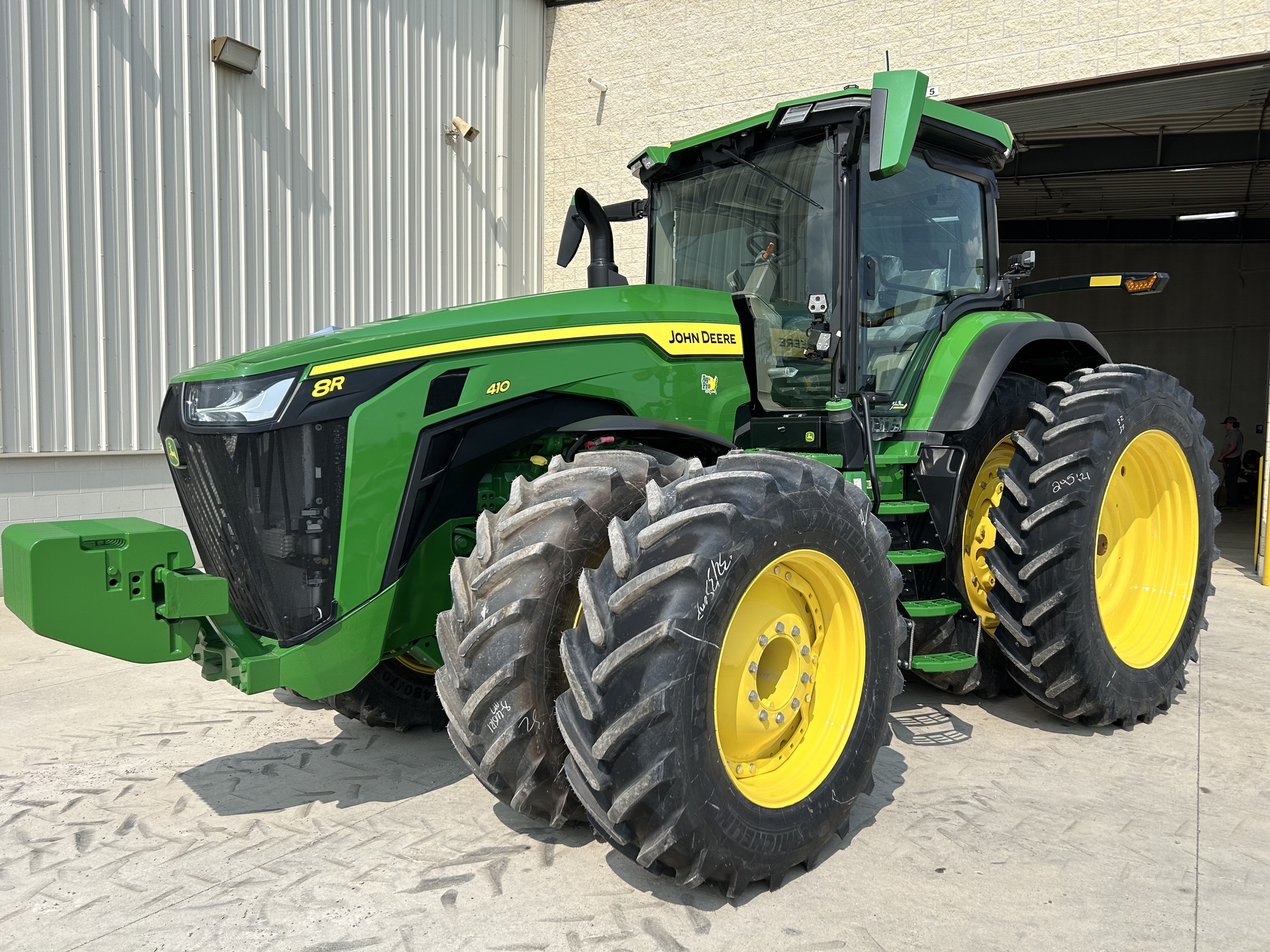 2025 John Deere 8R 410 Image 1