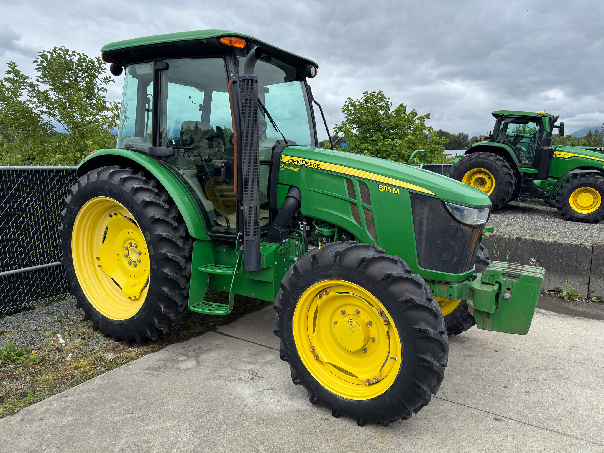 2015 John Deere 5115M Image 1