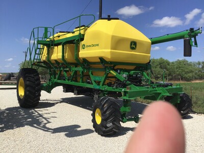2023 John Deere H561 Image 16