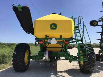 2023 John Deere H561 Image 17