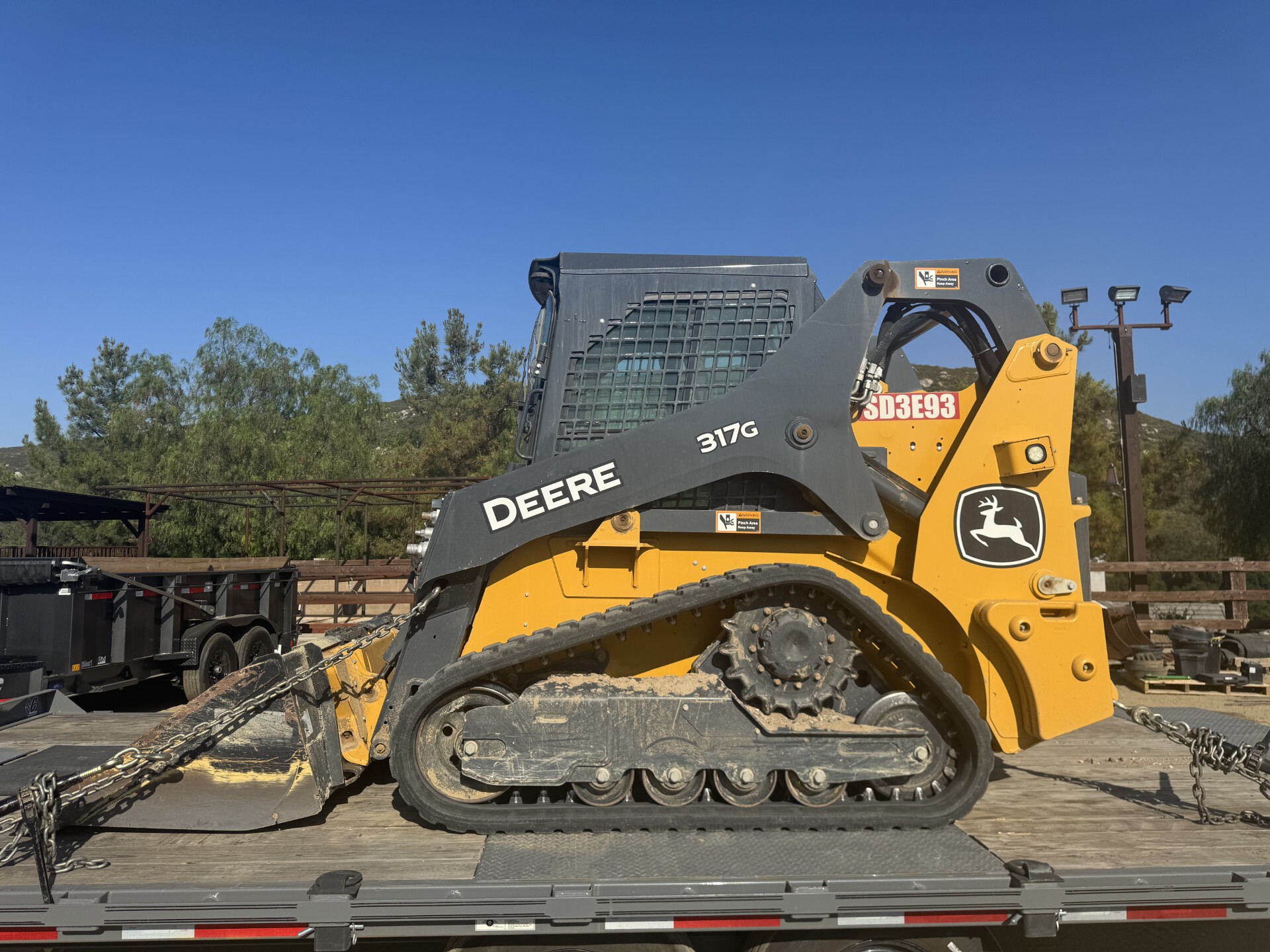 2020 John Deere 317G Image 2