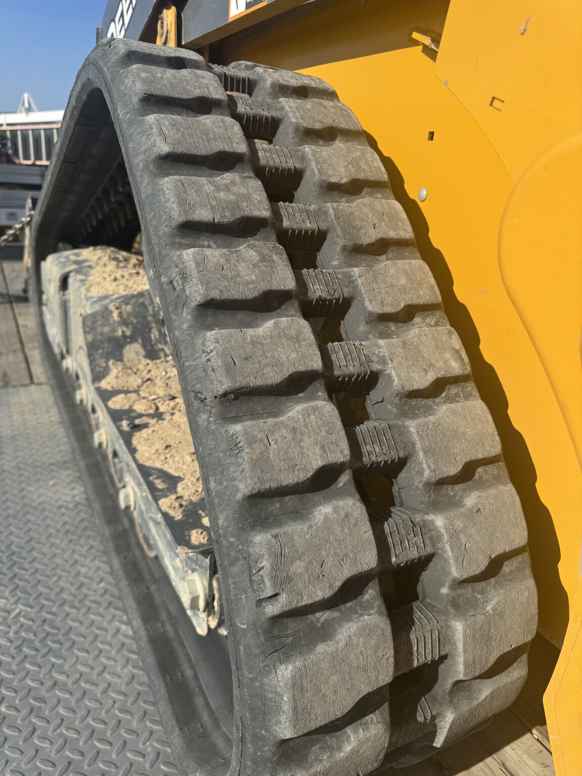 2020 John Deere 317G Image 3