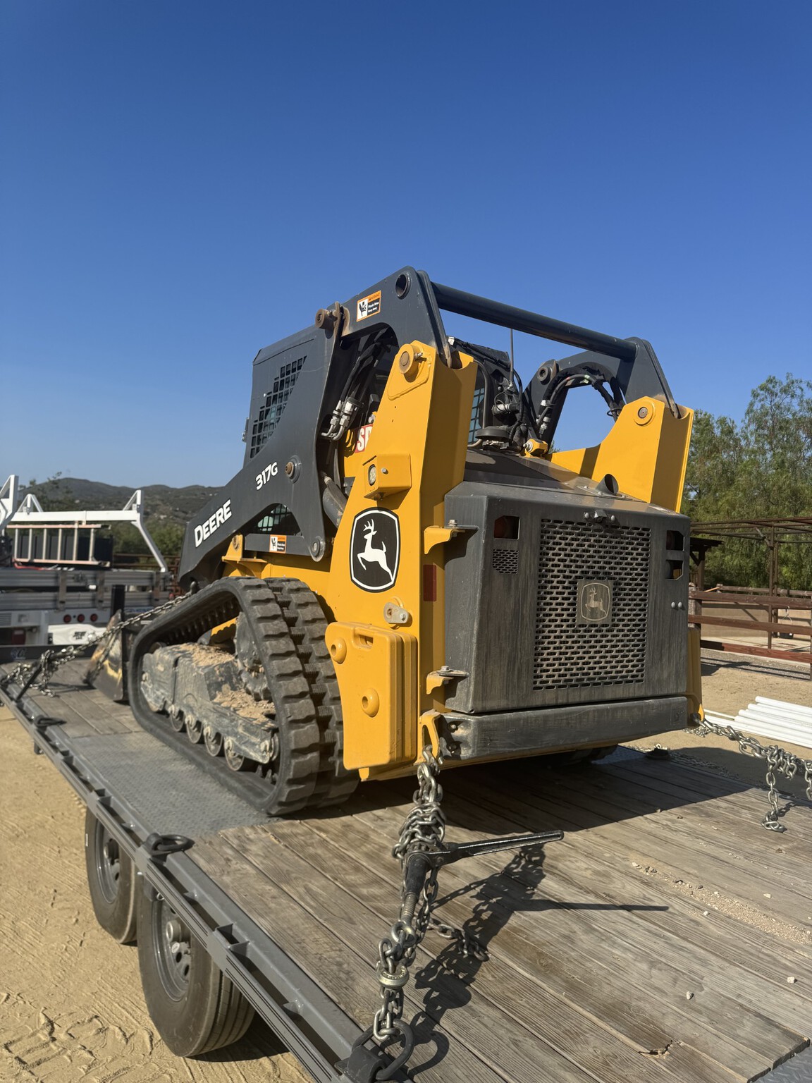 2020 John Deere 317G Image 5