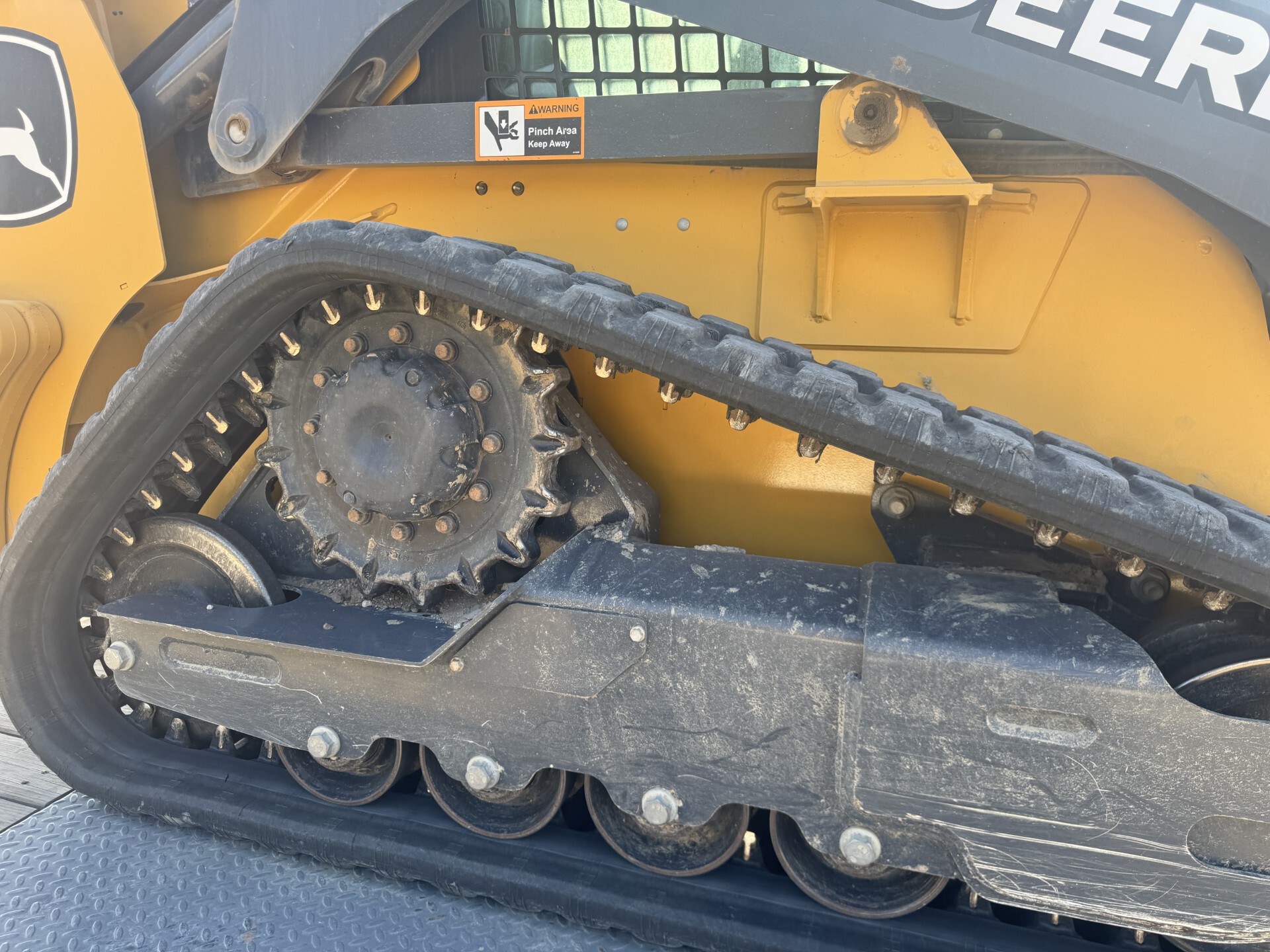 2020 John Deere 317G Image 8