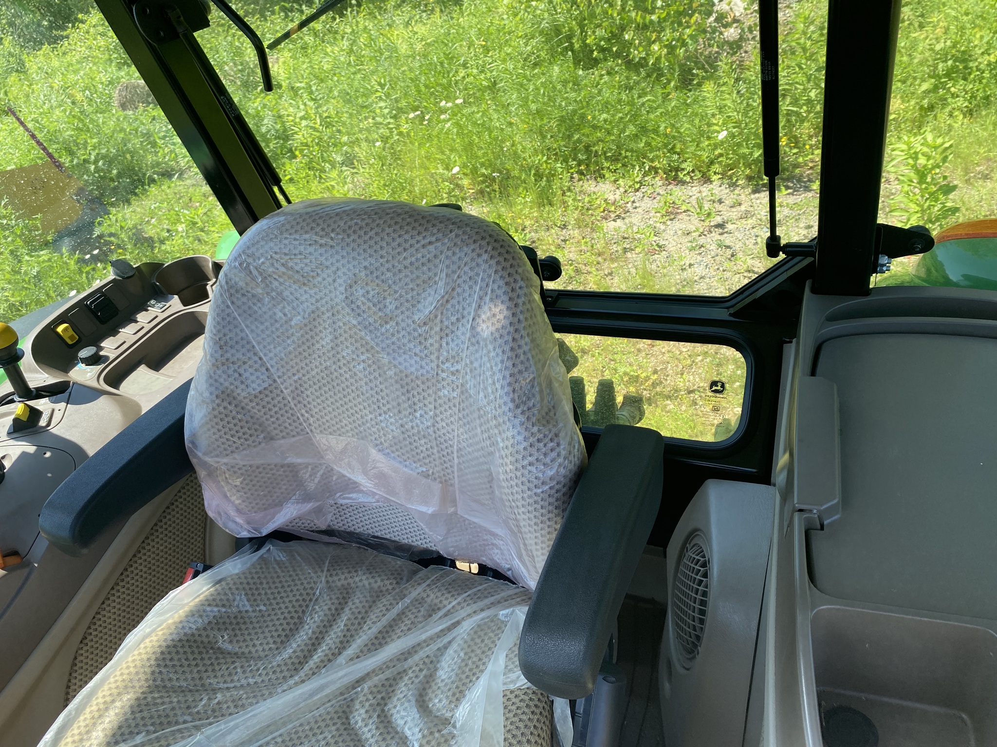 2022 John Deere 5100M Image 17