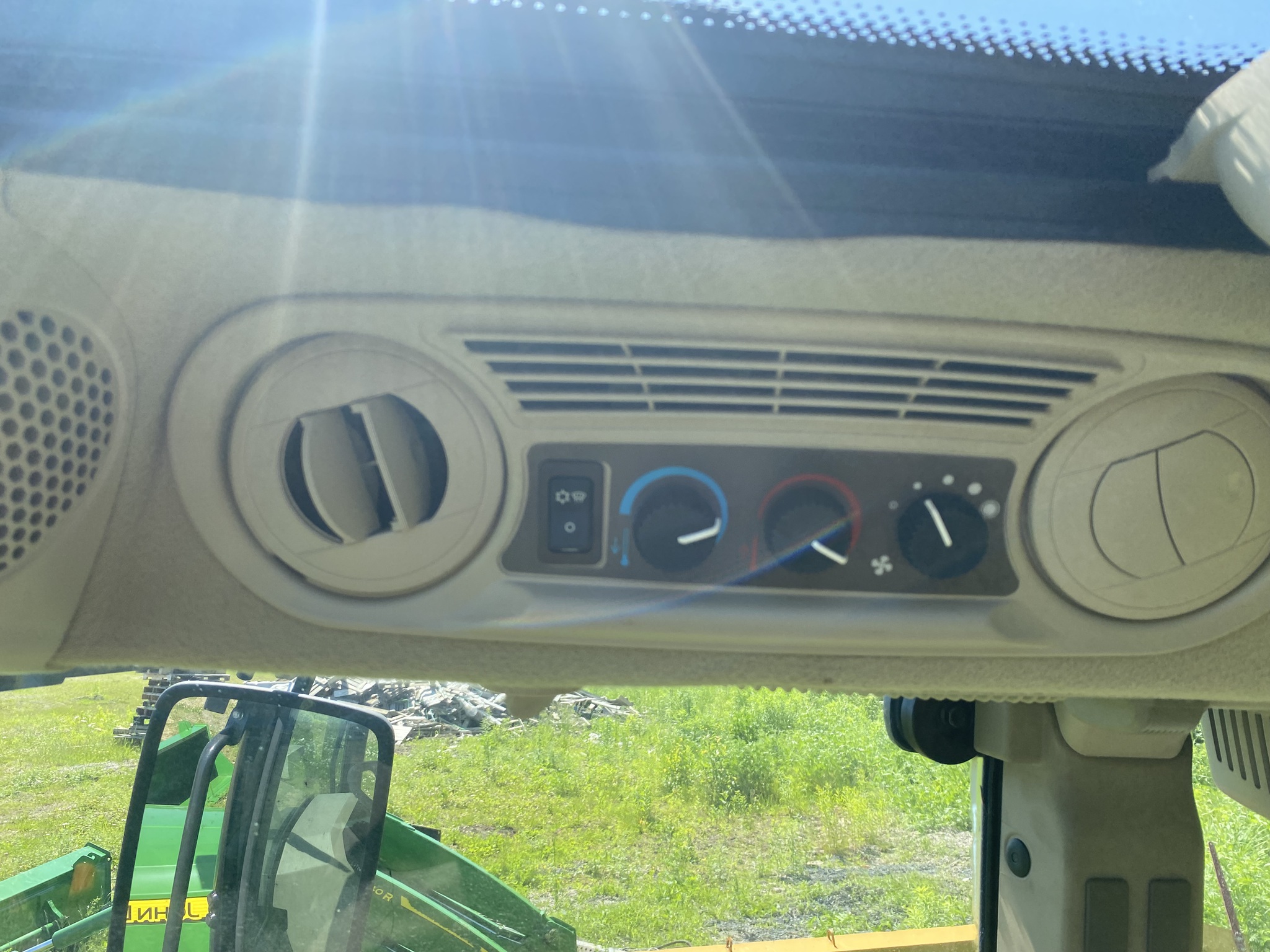 2022 John Deere 5100M Image 19