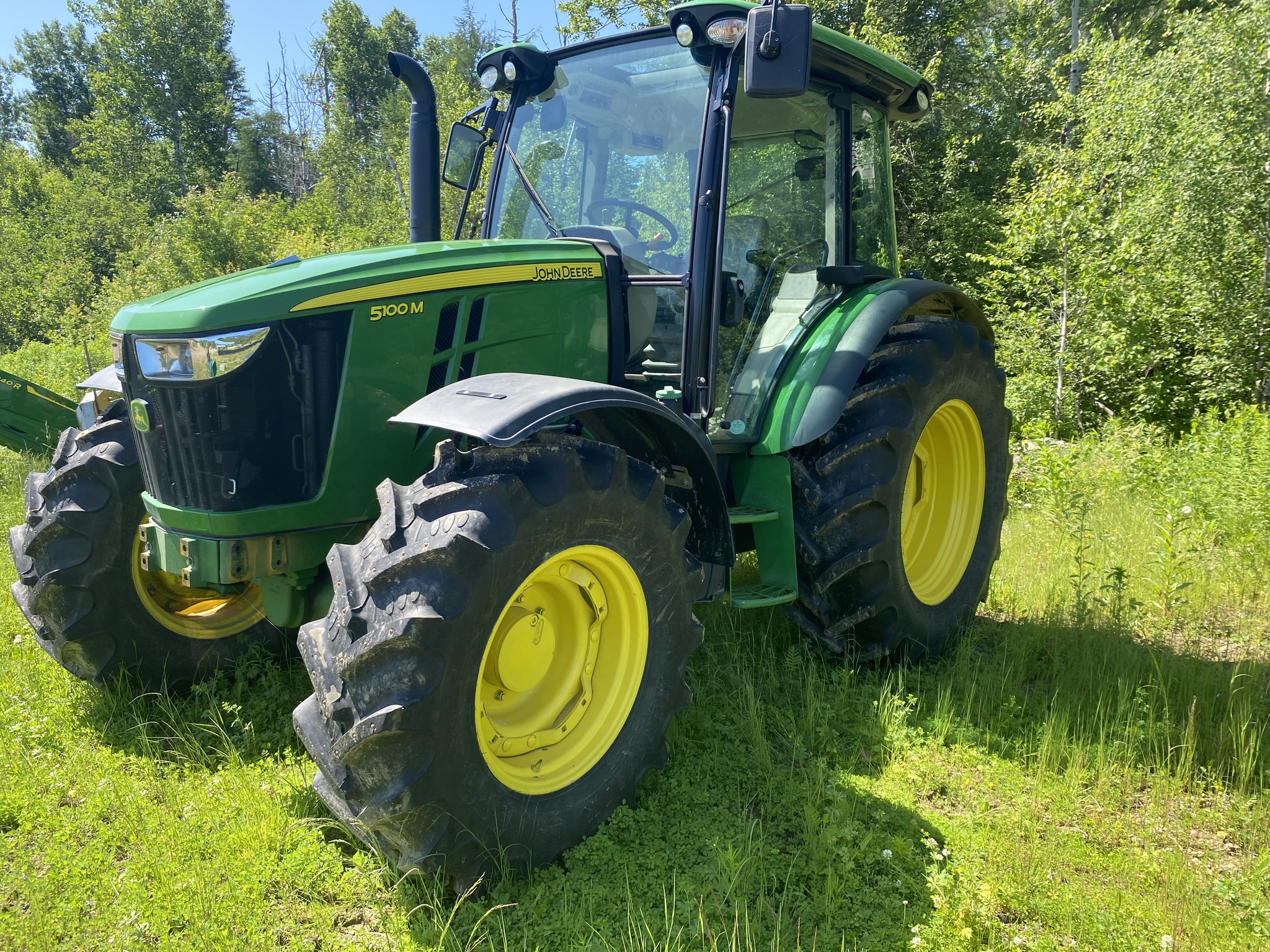 2022 John Deere 5100M Image 1