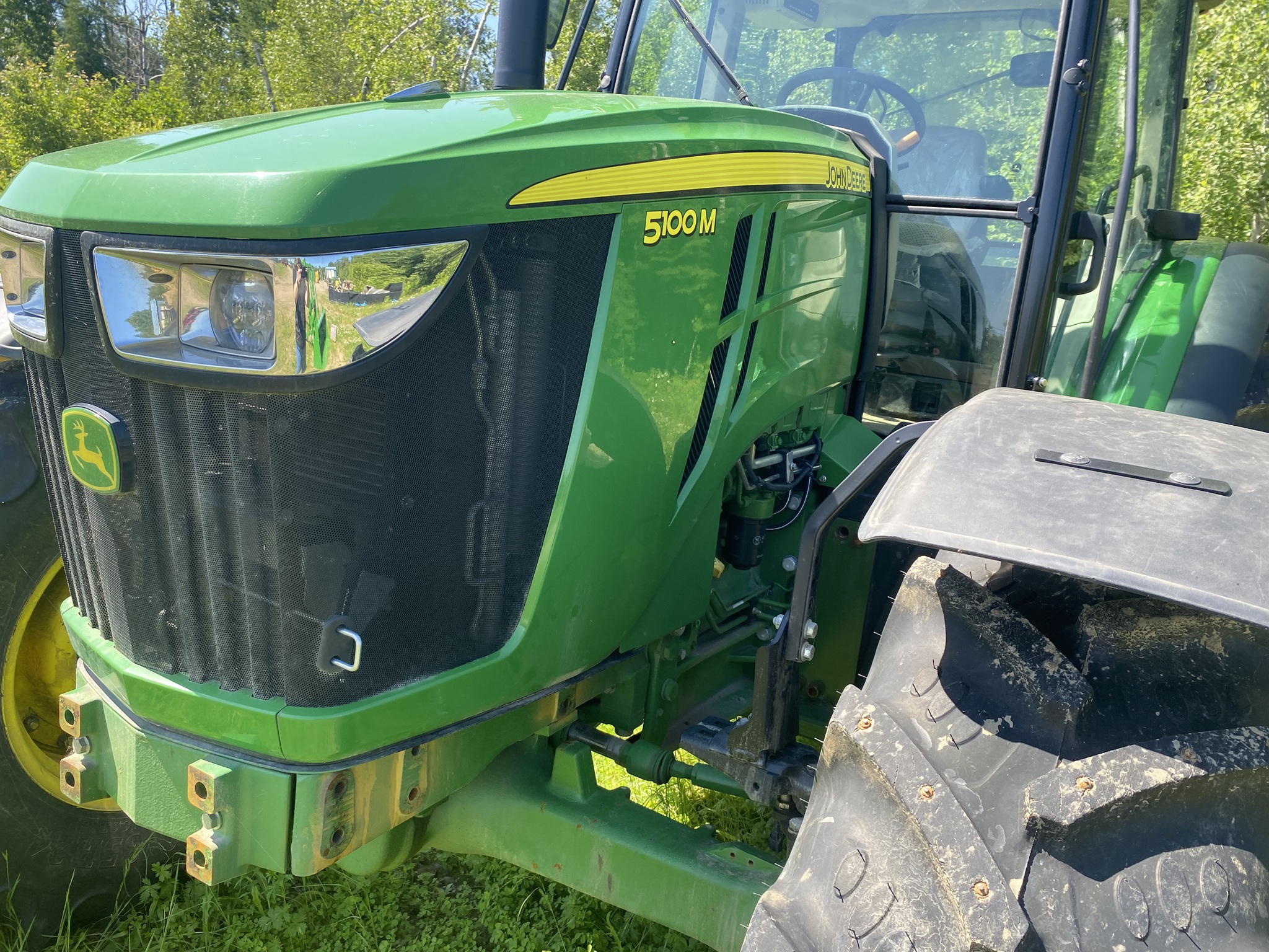 2022 John Deere 5100M Image 9
