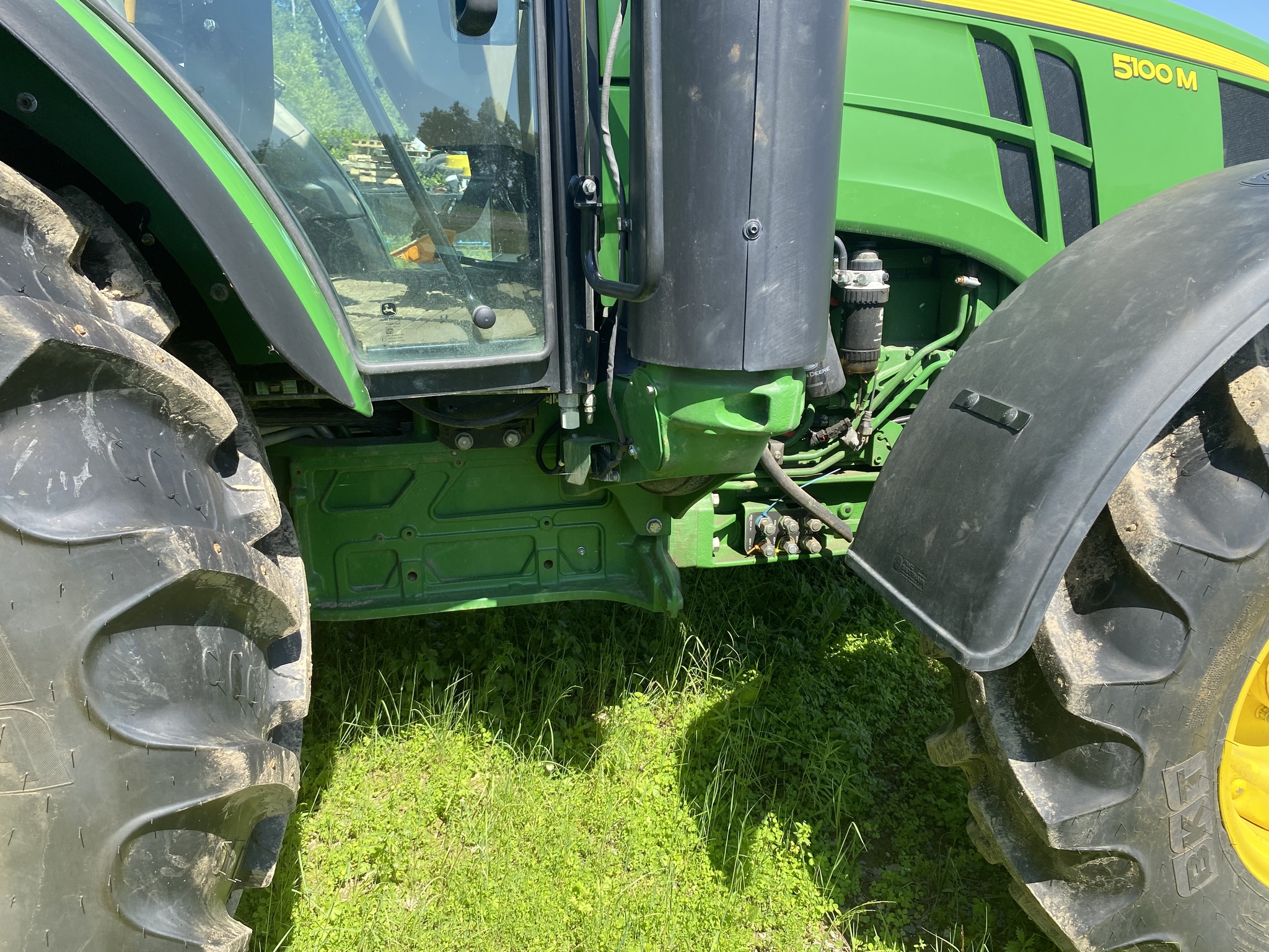 2022 John Deere 5100M Image 10