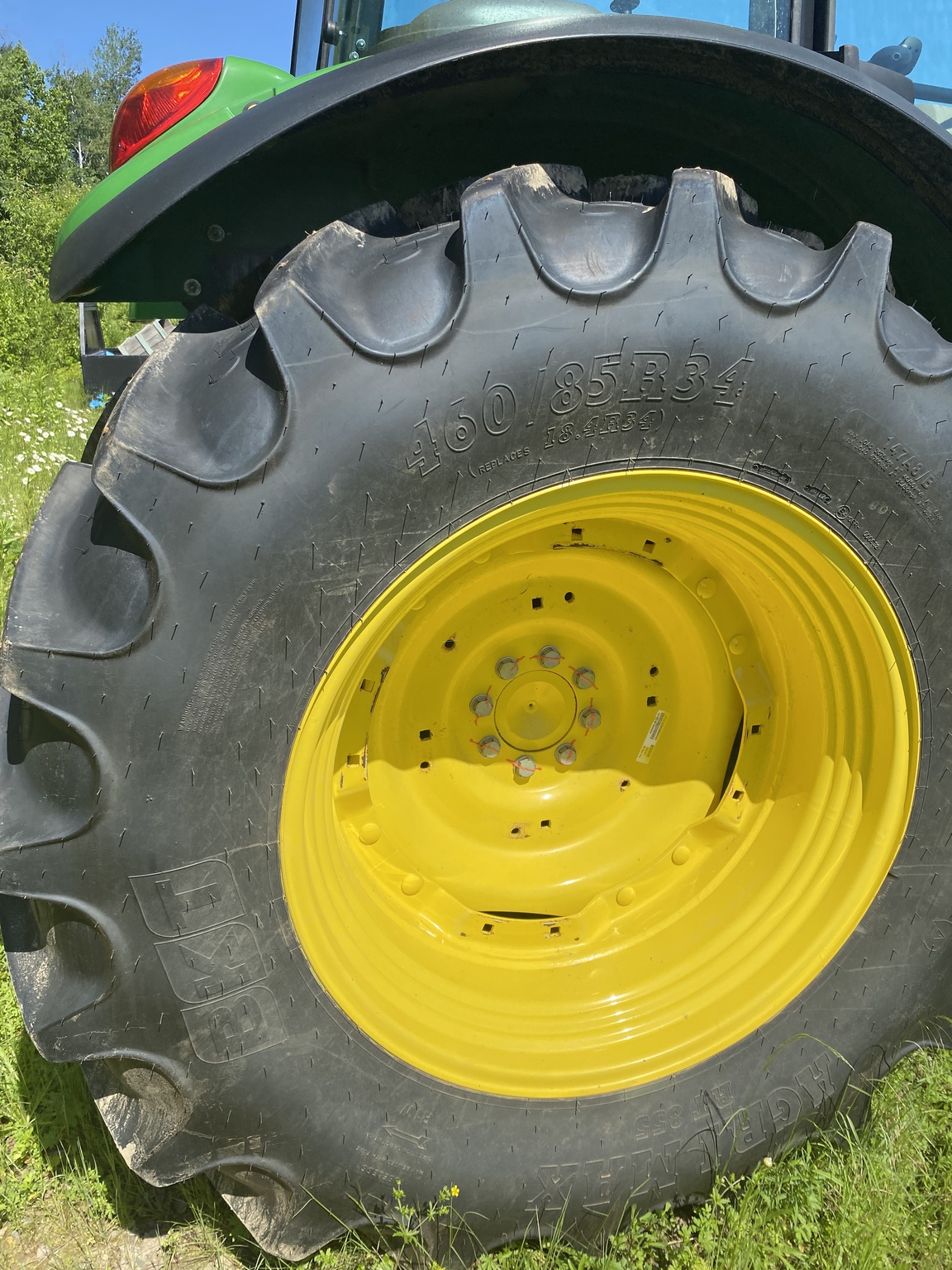 2022 John Deere 5100M Image 12