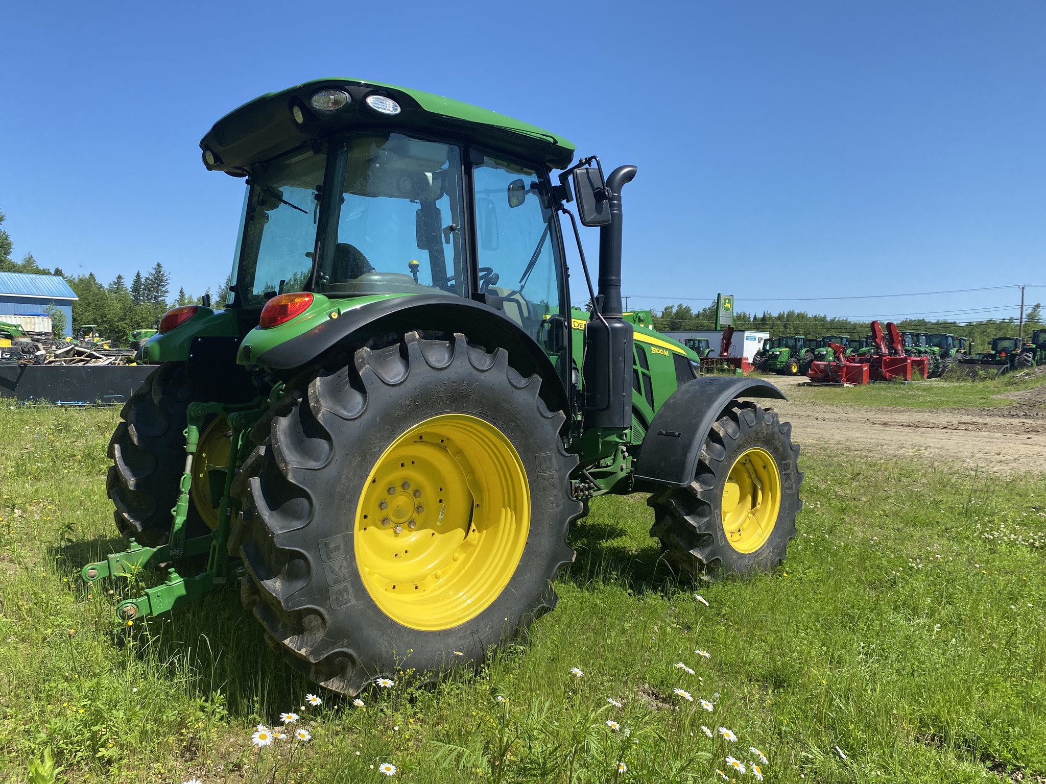 2022 John Deere 5100M Image 6