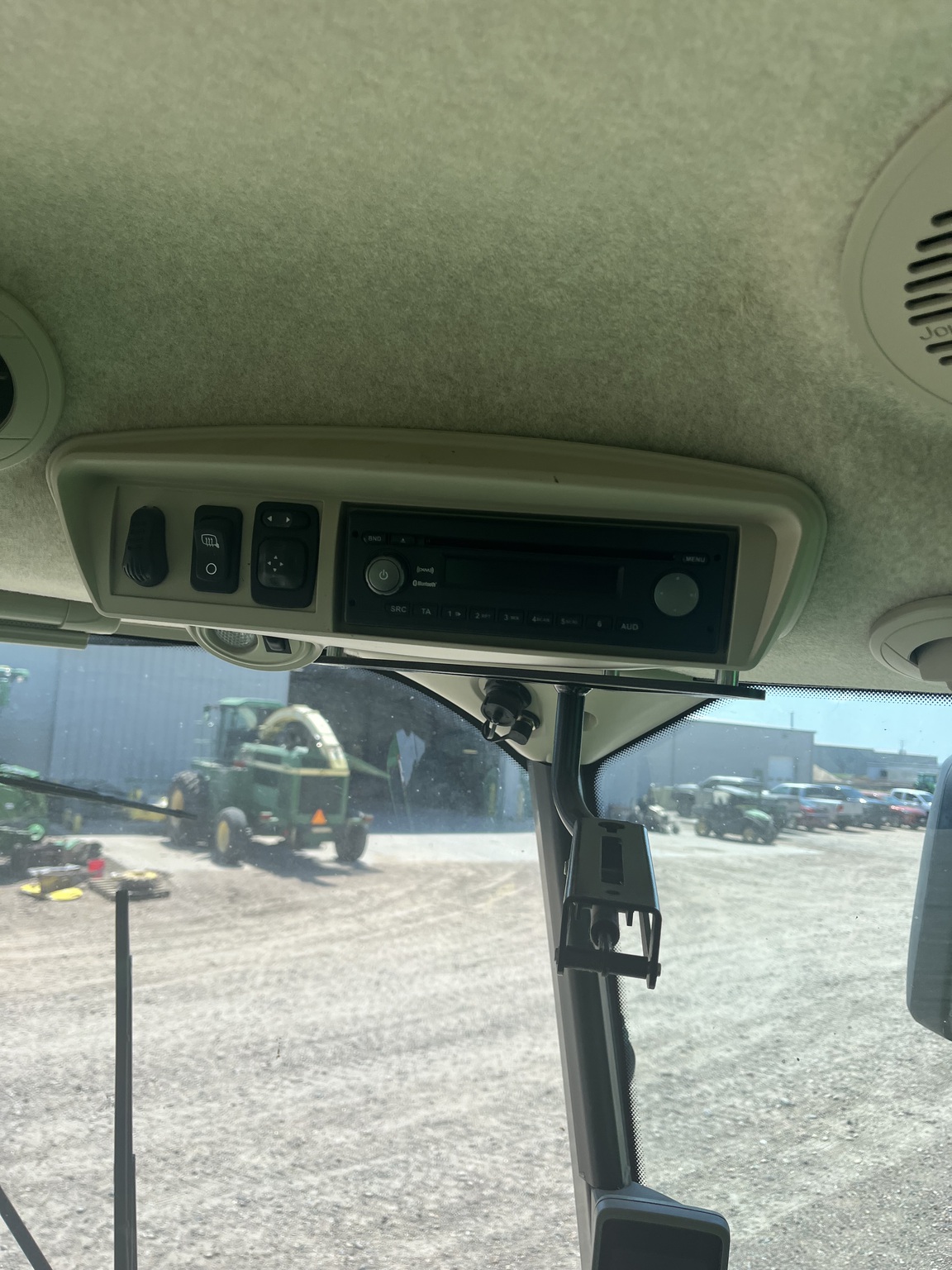 2016 John Deere S670 Image 3