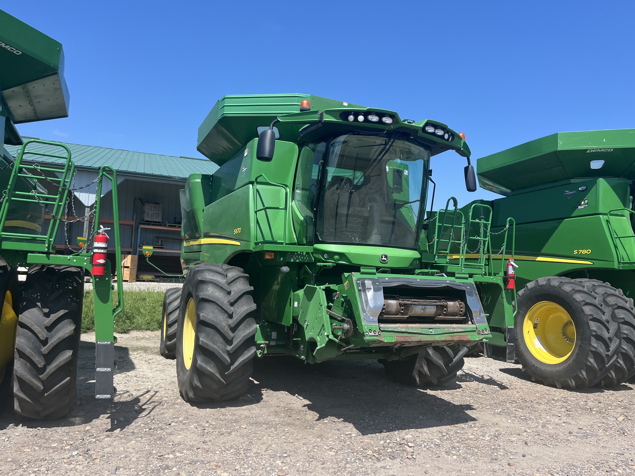 2016 John Deere S670 Image 8