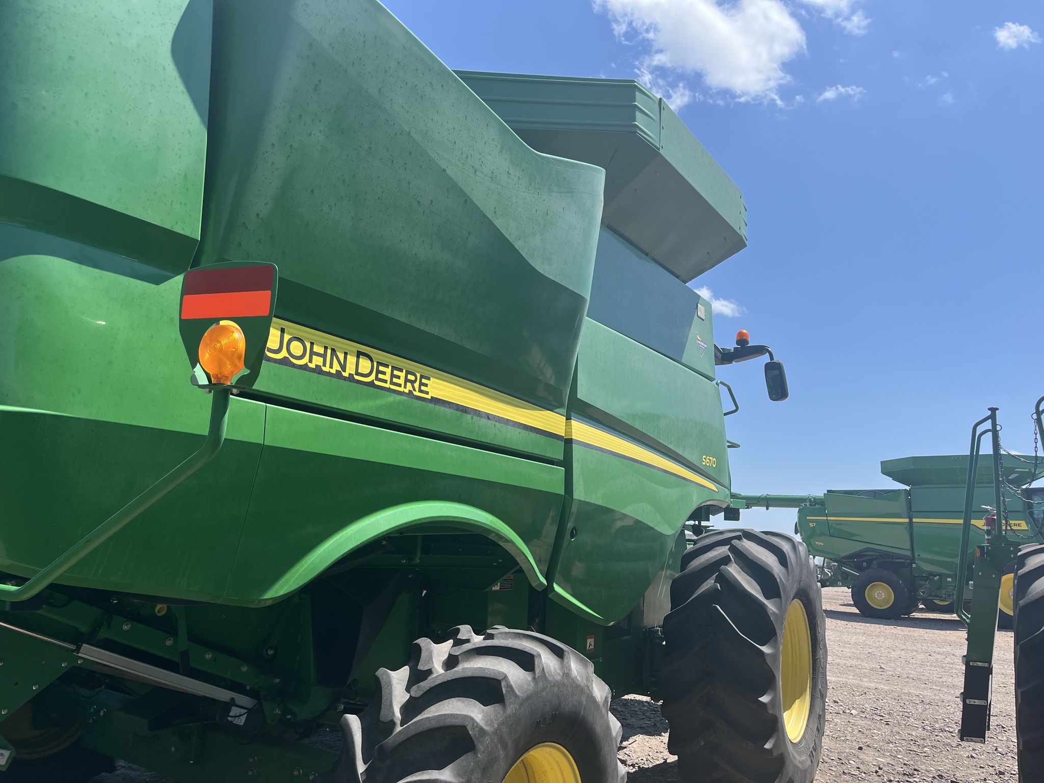 2016 John Deere S670 Image 10