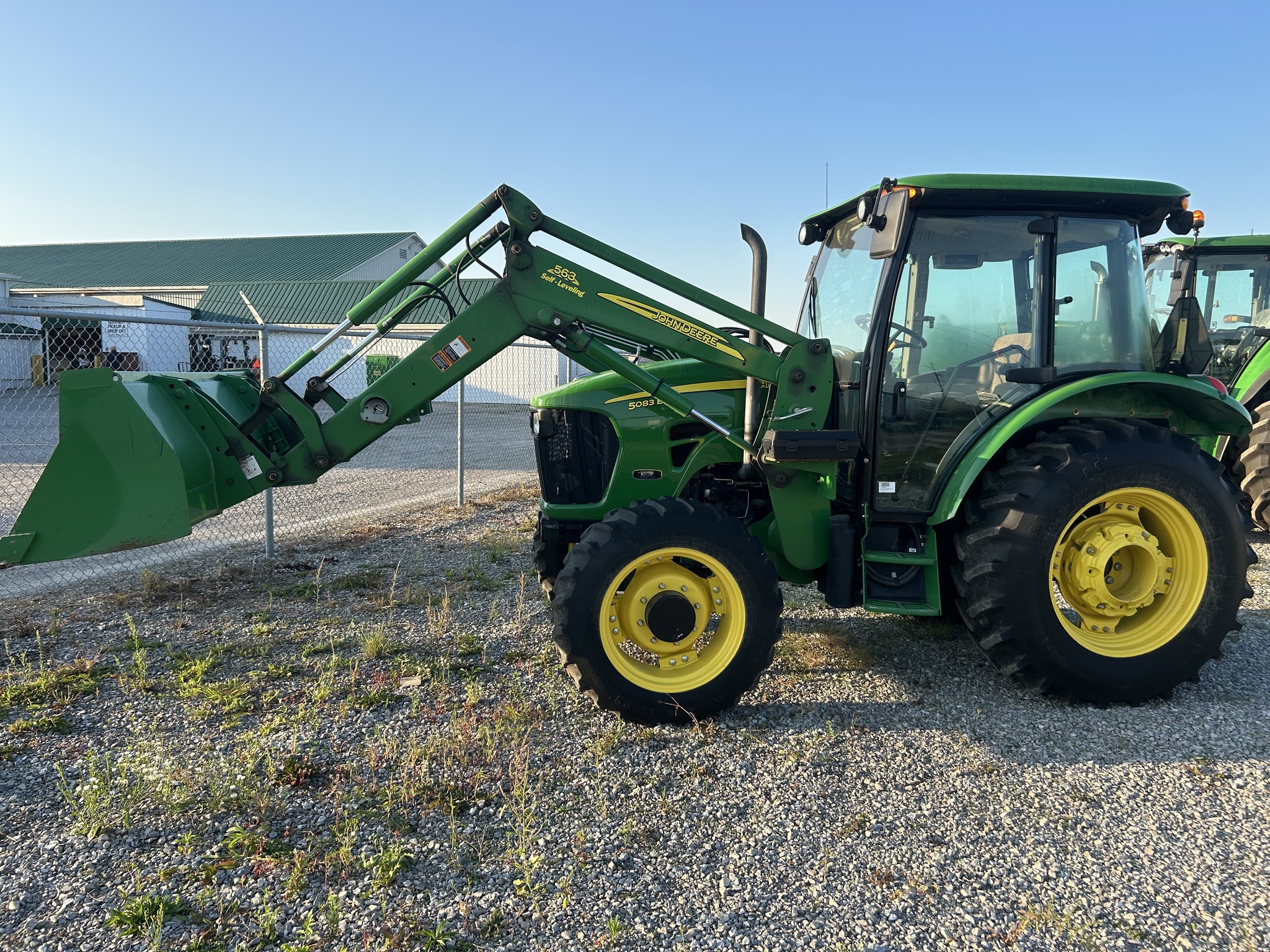 2011 John Deere 5083E Image 1