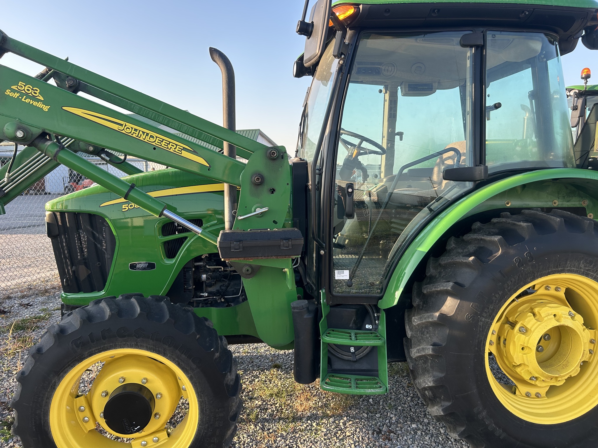 2011 John Deere 5083E Image 2