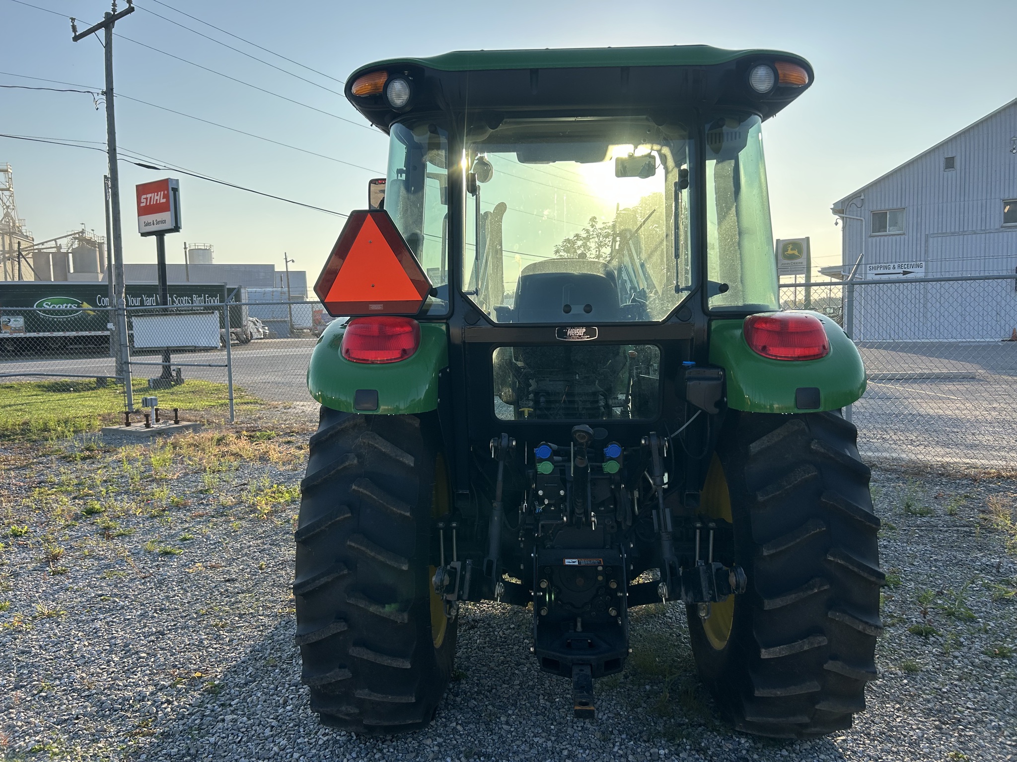 2011 John Deere 5083E Image 4