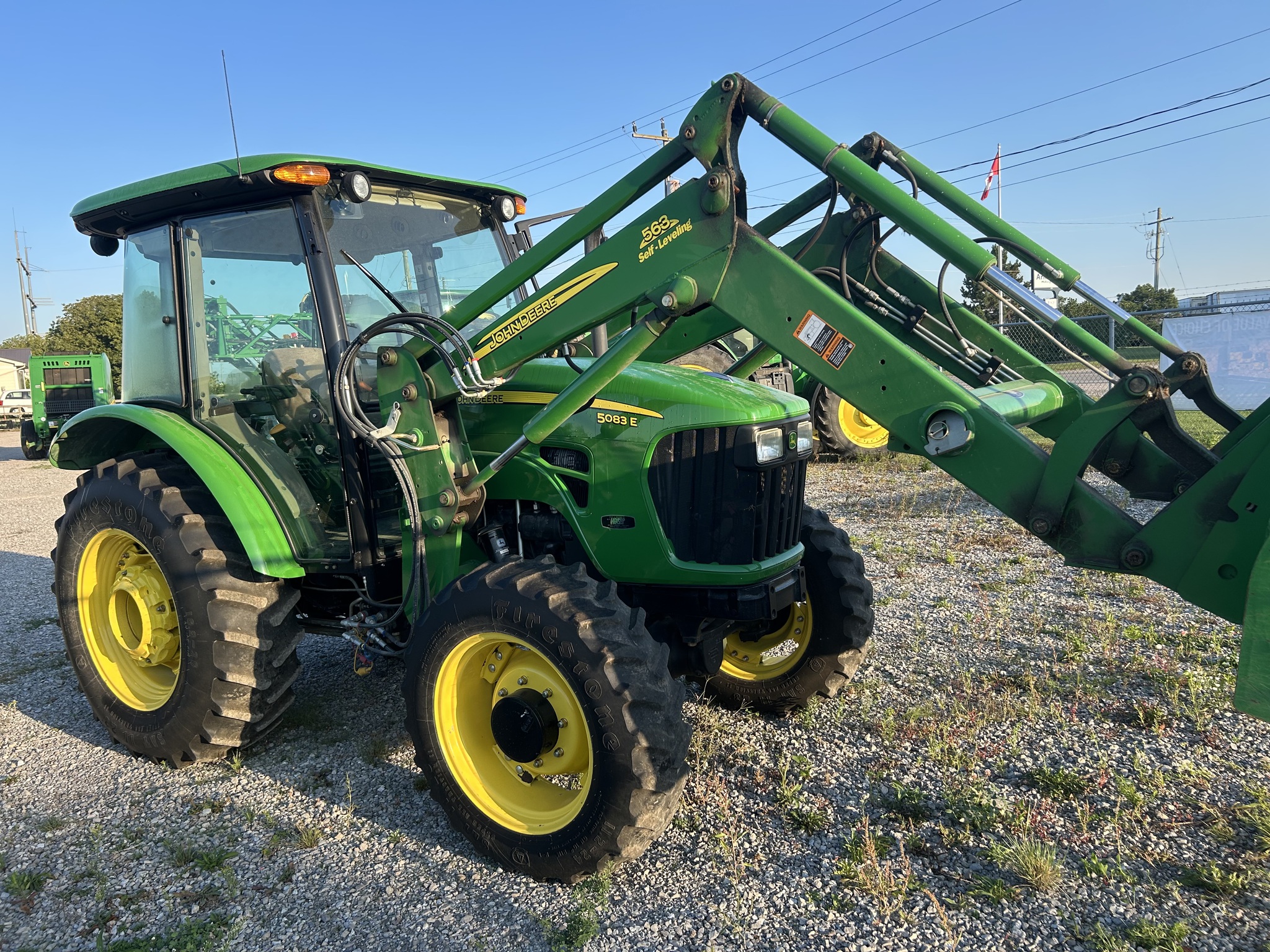 2011 John Deere 5083E Image 3