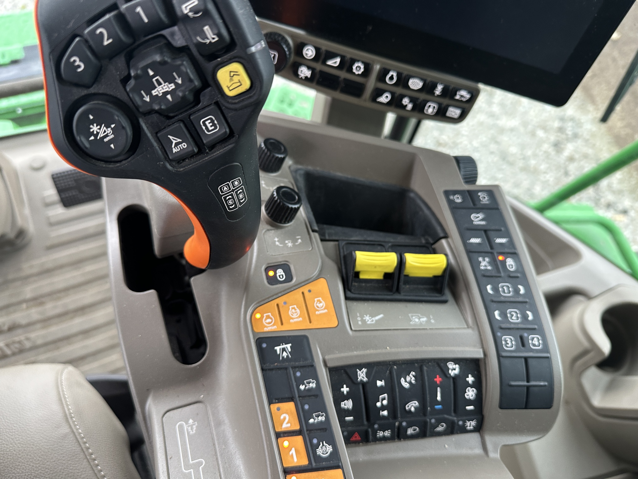 2025 John Deere S7 700 Image 23