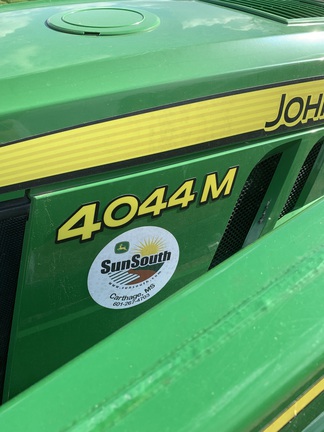 2022 John Deere 4044M Photo 3