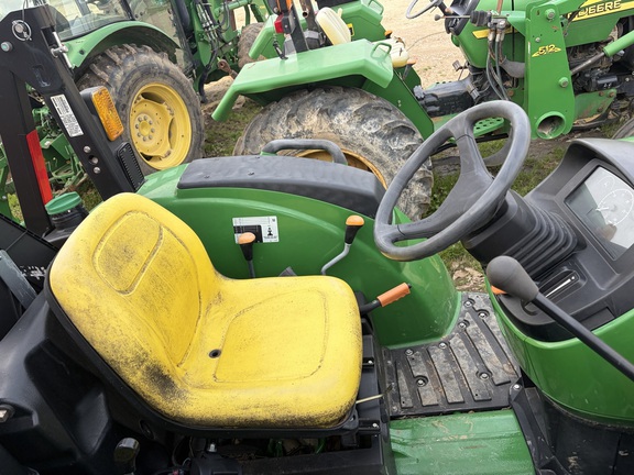 2022 John Deere 4044M Photo 4