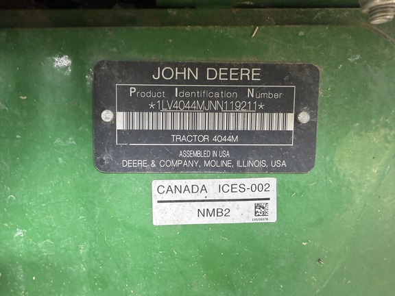 2022 John Deere 4044M Photo 6