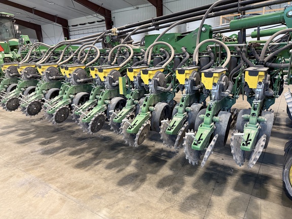 Photo of 2022 John Deere DB60