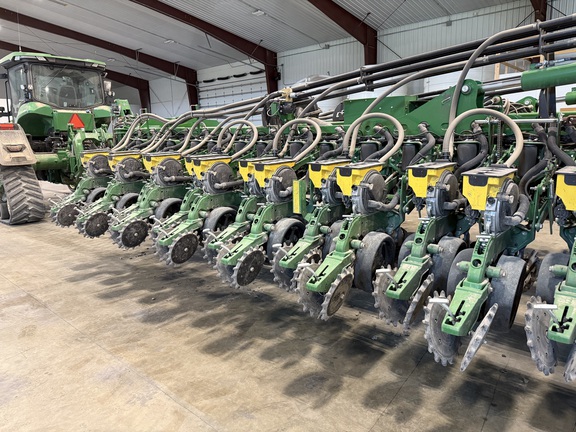 Photo of 2022 John Deere DB60